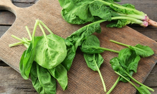 8 Surprising Health Facts About the Superfood Spinach