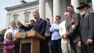 Vermont Passes First No-Strings-Attached GE Food Labeling Bill