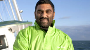 Greenpeace Director Kumi Naidoo Offers Himself in Exchange for Release of Arctic 30
