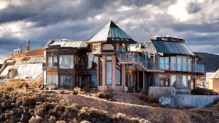 40 Incredible Photos Show Why Earthships Make the Perfect Home