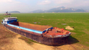 Shocking Photos Show China’s Largest Freshwater Lake Is Drying Up Fast