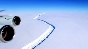 New Crack Found in Larsen C Ice Shelf, Could Accelerate Massive Breakoff