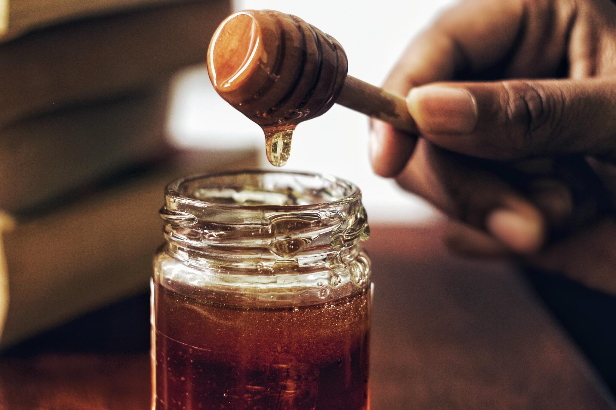 Jar of Manuka Honey with Honey Comb