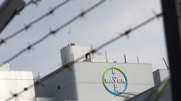 Monsanto Roundup Cancer Trial Postponed in St. Louis, Bayer Stock Climbs