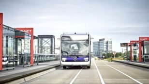 World’s First Self-Driving Bus Drives Flawlessly Through Amsterdam