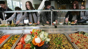 California Lunchrooms May Soon Serve Up Organics