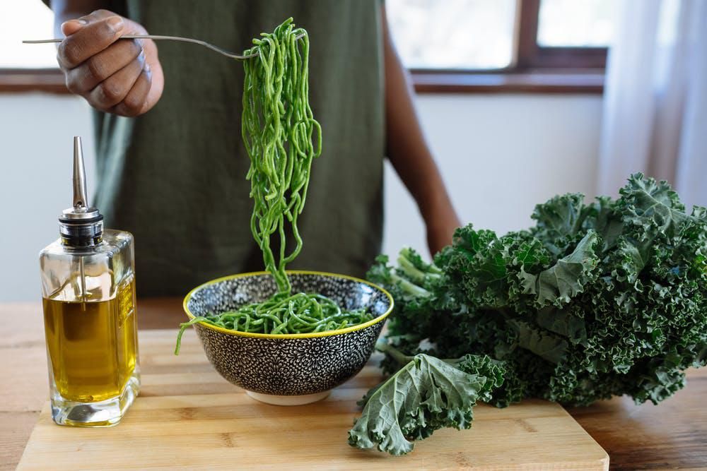 Green pasta with kale and olive oil
