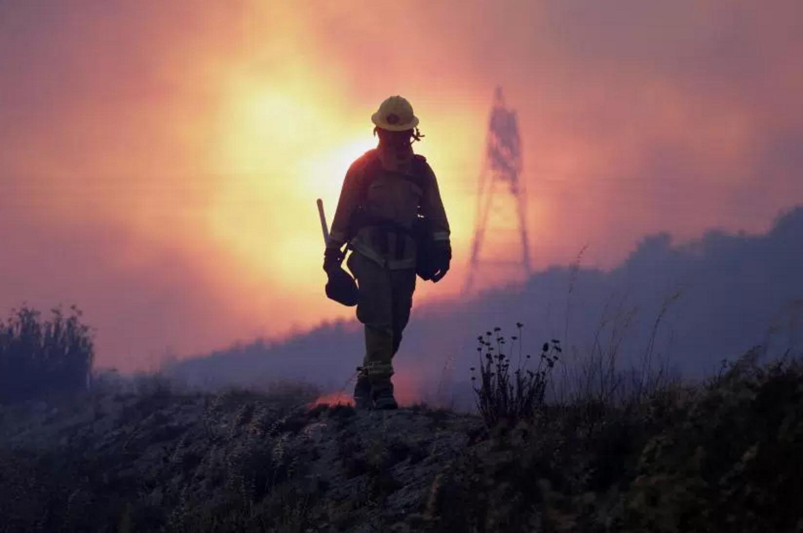 82,000 Evacuated as ‘Once in a Lifetime’ Wildfire Shocks California
