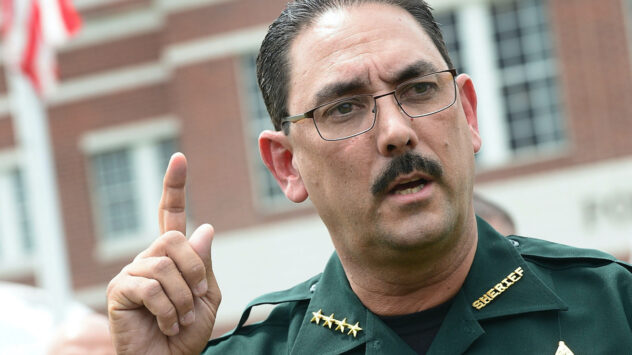 Florida Sheriff Bans Deputies From Wearing Masks as County Sets Daily Record for COVID-19 Deaths