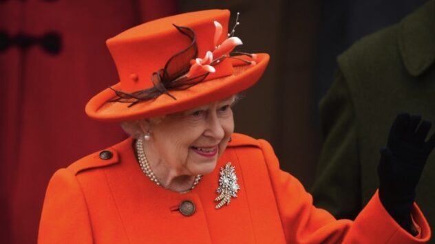 The Queen Declares War on Plastic