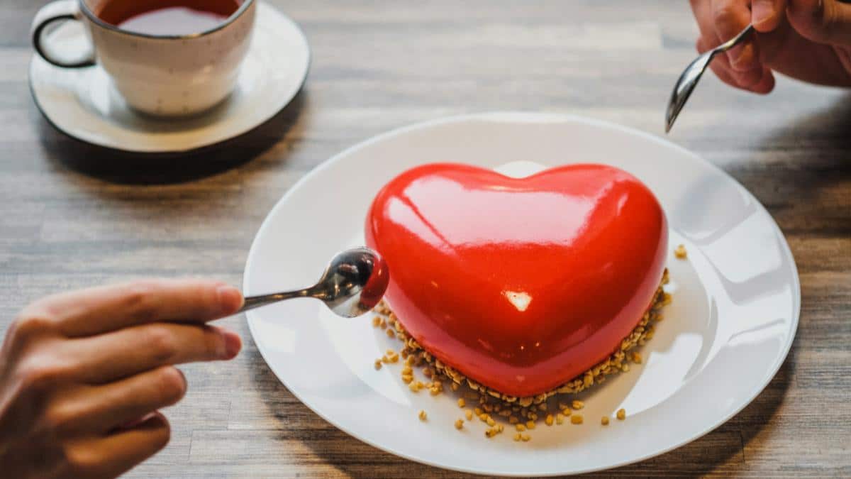 An Epidemiologist Explains Why You Shouldn’t Dine Out for Valentine’s Day