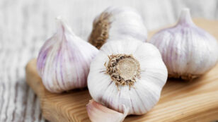 The Many Incredible Health Benefits of Eating Garlic: Boosting Your Immune System