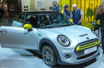 BMW’s Iconic Mini Cars to Go All-Electric From 2030