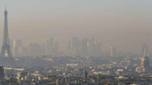 Paris Suffers Worst Air Pollution in 10 Years, Limits Cars and Makes Public Transit Free