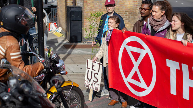 Protesting Against Air Pollution Crisis, Extinction Rebellion Stalls Rush-Hour Traffic in London