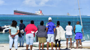 Mauritius’ First Major Oil Spill Poses Environmental Crisis