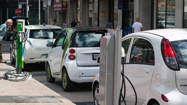 Bad News for Big Oil: Electric Vehicle Sales to Surpass Gas Guzzlers by 2038
