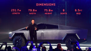 Tesla Launches a Futuristic Electric Truck<wbr /><wbr />