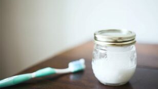Is Your Toothpaste Toxic? Try These 6 Natural Alternatives