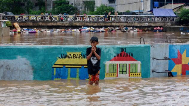 21 Dead, 62,000 Displaced in Deadliest Flooding to Swamp Jakarta in Years
