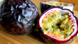 3 Reasons to Eat Antioxidant-Rich Passion Fruit