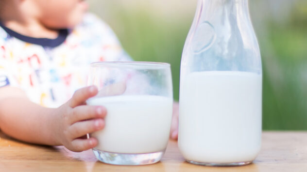 How to Avoid Brain-Damaging Chlorpyrifos in Milk and Produce