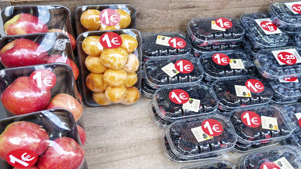 <wbr />Plastic-wrapped fruit on sale in Spain.