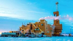 BP Arctic Oil Well Still Leaking, Too Unstable to Shut Down