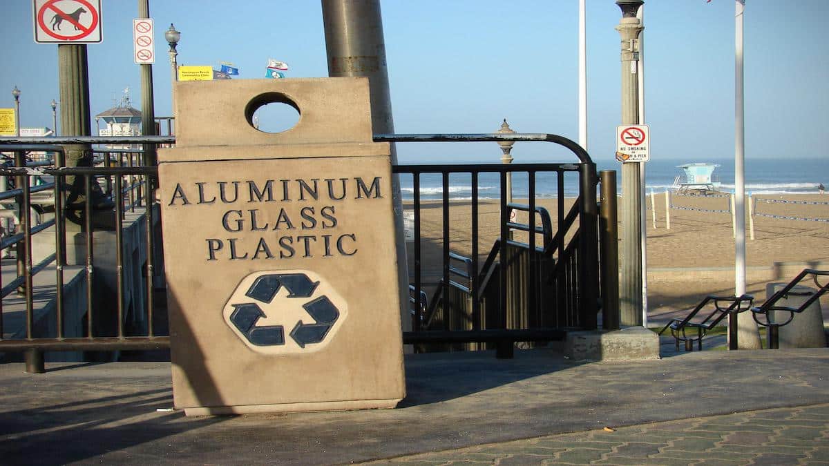 A recycling bin on a California beach.