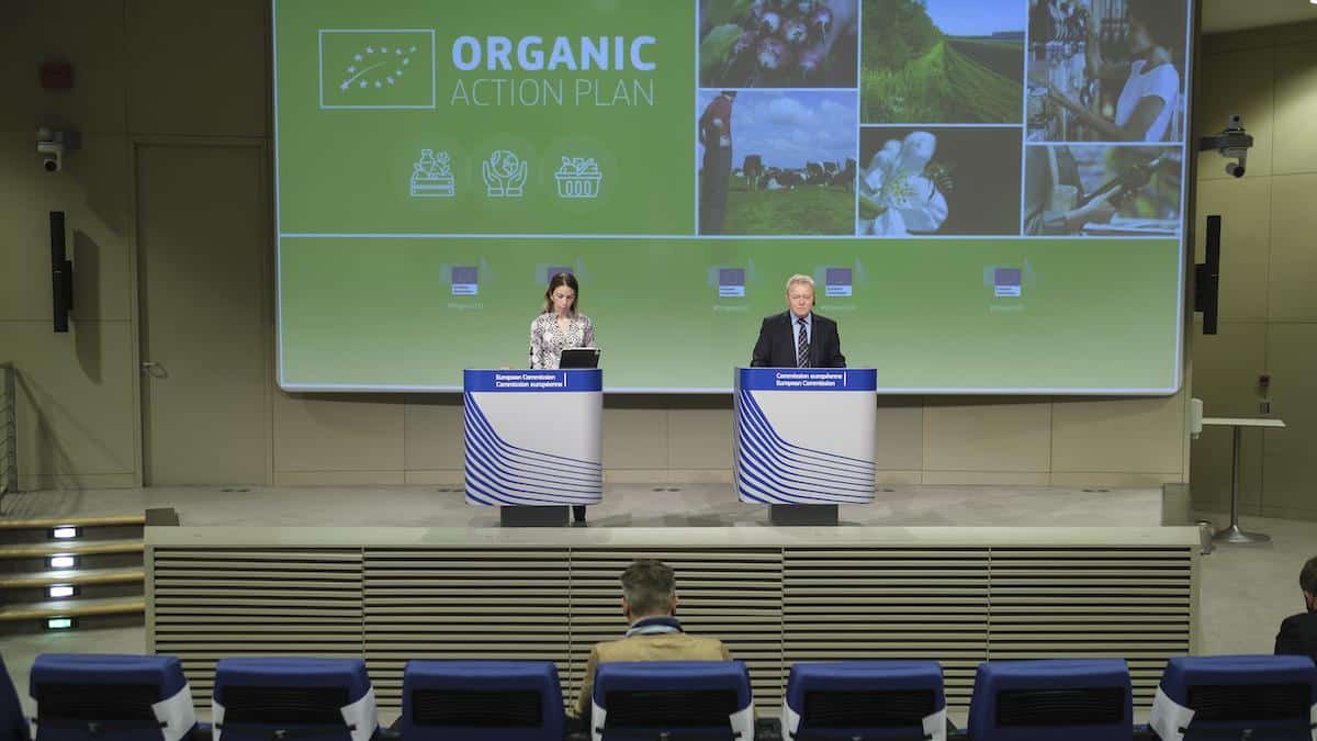 <wbr />EU Commissioner for Agriculture Janusz Wojciechowski talks about a plan for the development of organic food production.