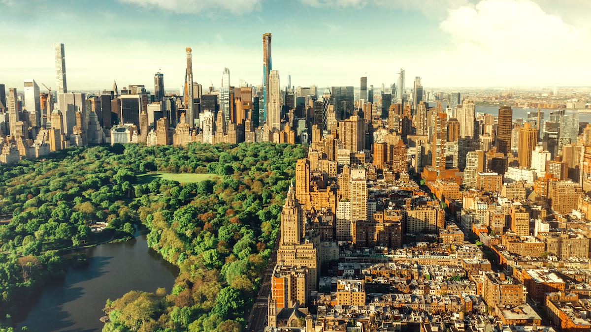 ​New York City skyline with Central Park.
