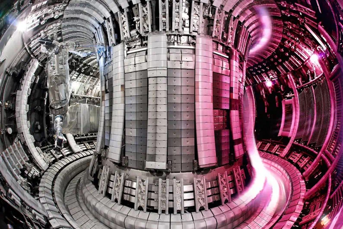 The JET nuclear fusion reactor