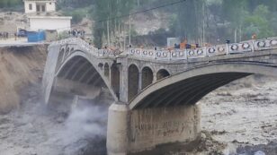 Record-Breaking Heat Wave Prompts Flash Flood, Collapsing Bridge in Pakistan
