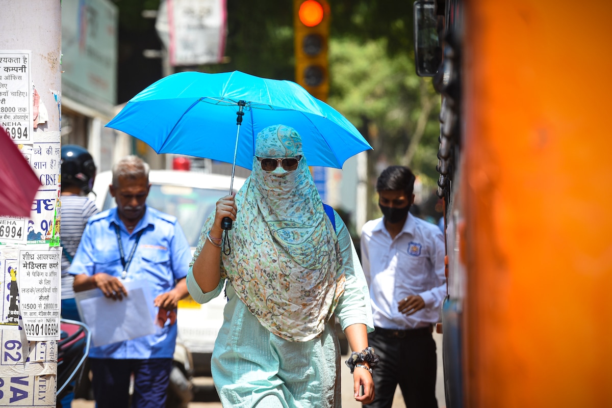 Commuters in New Delhi, India during a heatwave