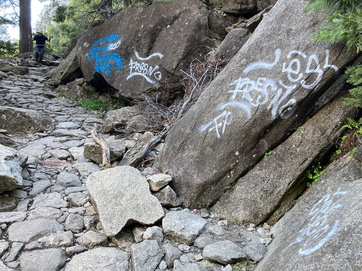 Spray painted rocks on the trail to the top of Yosemite Falls