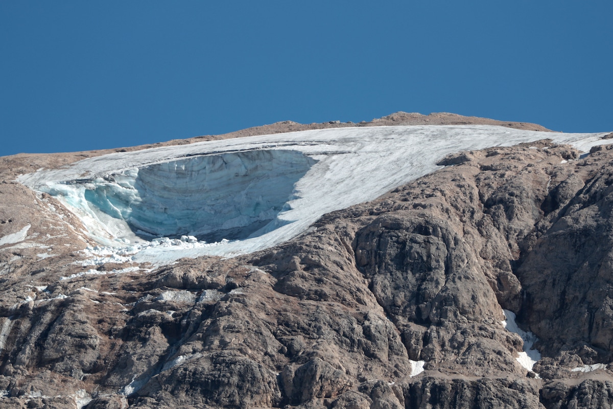 The ice serac that collapsed on the Marmolada mountain