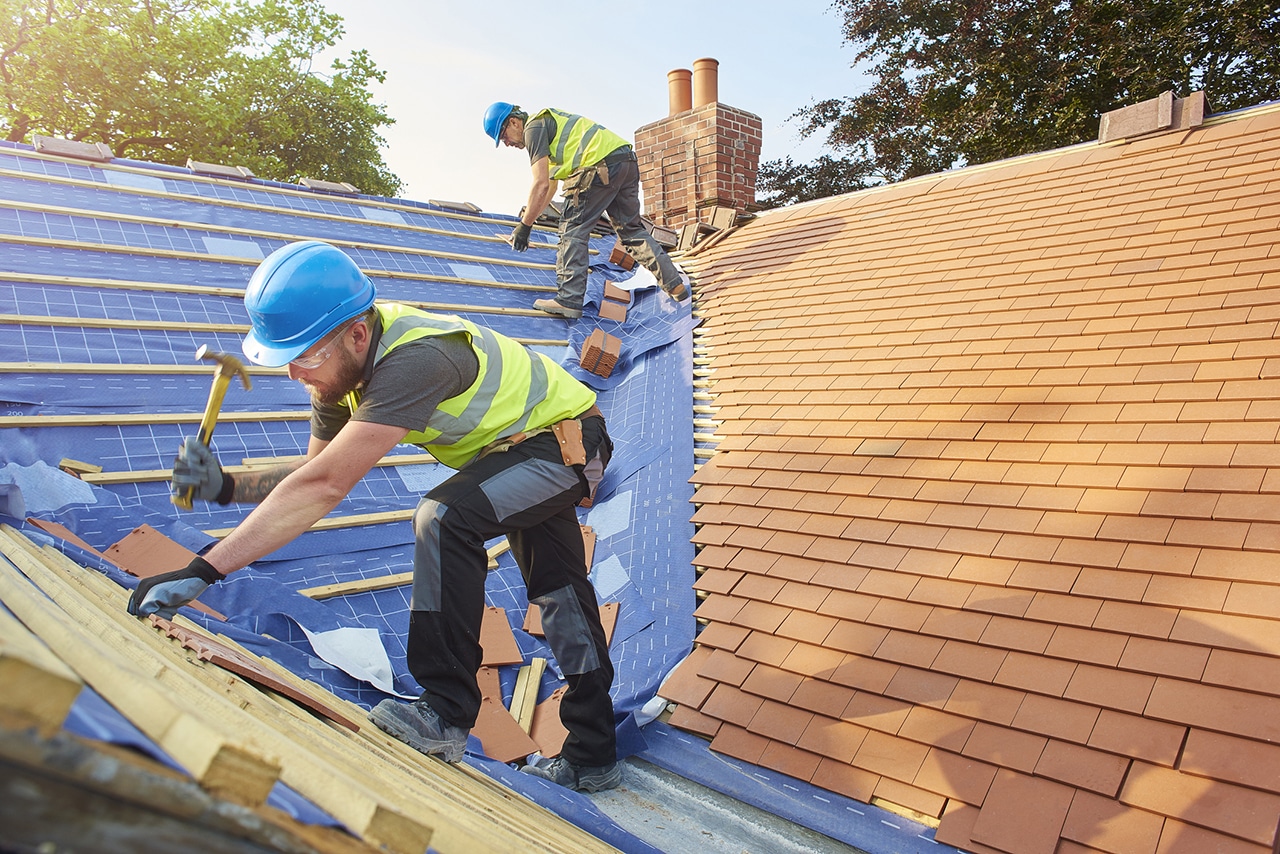 how to find a roofing contractor for installation