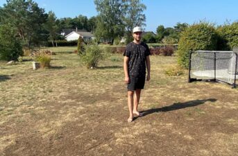 Swedish Neighbors Conserve Water by Holding ‘Ugliest Lawn’ Contest