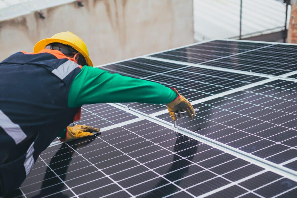 Top 7 Best 400-Watt Solar Panels in 2023 (Cost, Specs & More)