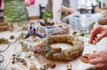 7 Sustainable Decor Ideas for the Winter Holidays