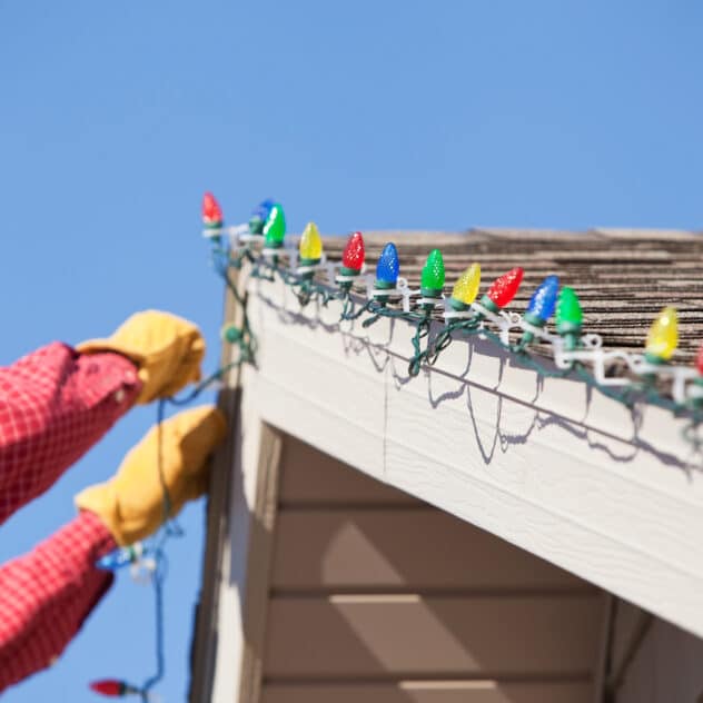 10 Christmas Light Safety Tips for Hanging Lights on Your Roof