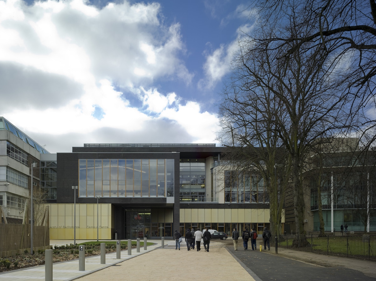 The University of Bedfordshire Student Centre with main entrance