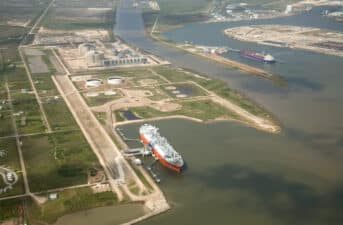 Gas Futures Rise as Gas Flows to Freeport LNG