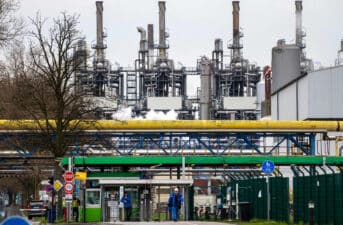 <strong>BP Scales Back Climate Targets as Profits More Than Double</strong>