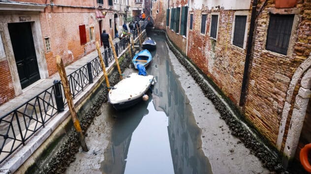 Venice Canals Running Dry Due to Lack of Rain and Low Tide