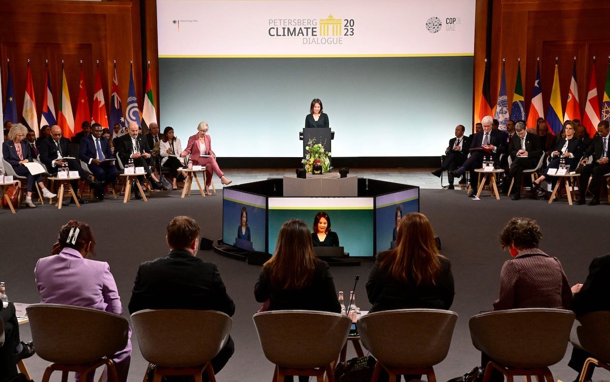 German Foreign Minister Annalena Baerbock welcomes participants of the Petersberg Climate Dialogue