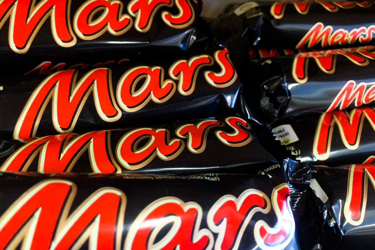 Mars chocolate bars with their typical plastic wrapping