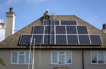 UK Homes Install Record Numbers of Heat Pumps and Solar Panels in First Half of 2023