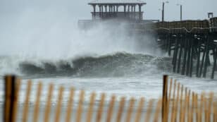 Hurricane Waves in Americas Getting 20% Bigger Each Decade, Study Finds